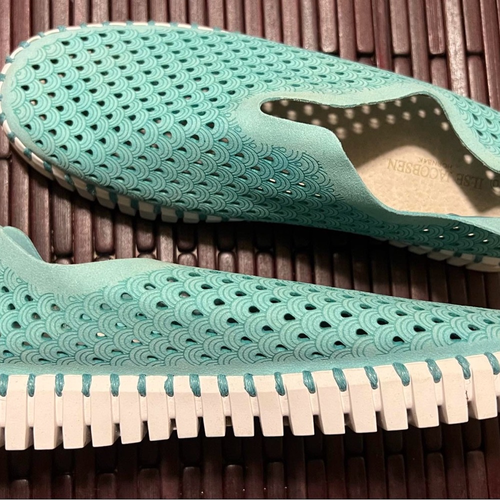 Isle Jacobsen Aqua Tulip Shoe